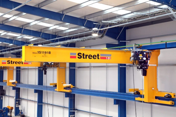 Grua de pared o wall travelling crane